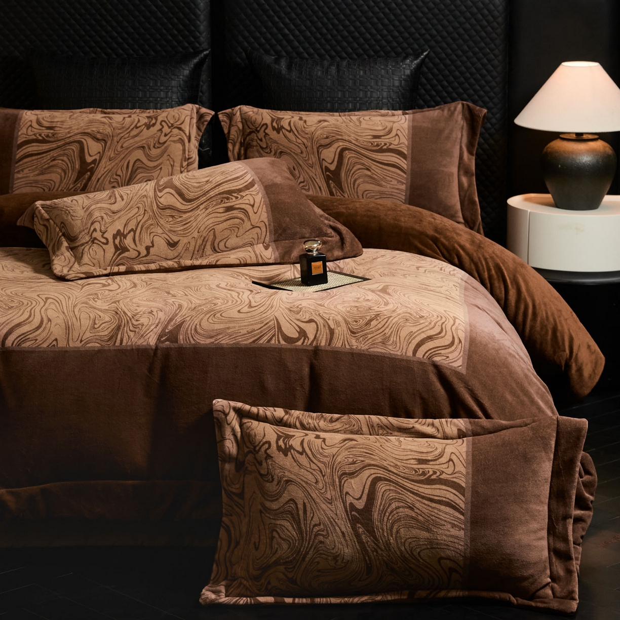 91家纺网 家纺一手货源 找家纺 （总）控价 2025新款 床盖款240克全消光数码印花牛奶绒四件套-云杉