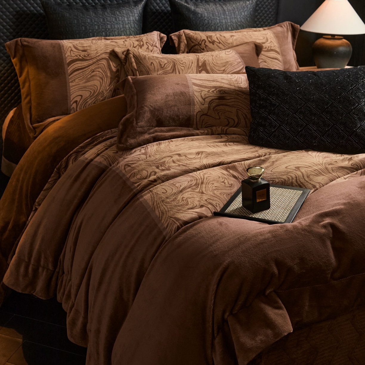 91家纺网 家纺一手货源 找家纺 （总）控价 2025新款 床盖款240克全消光数码印花牛奶绒四件套-云杉