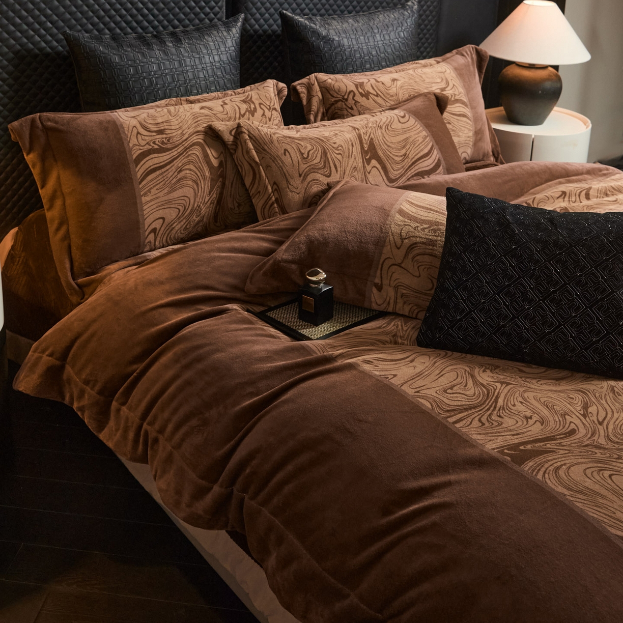 91家纺网 家纺一手货源 找家纺 （总）控价 2025新款 床盖款240克全消光数码印花牛奶绒四件套-云杉