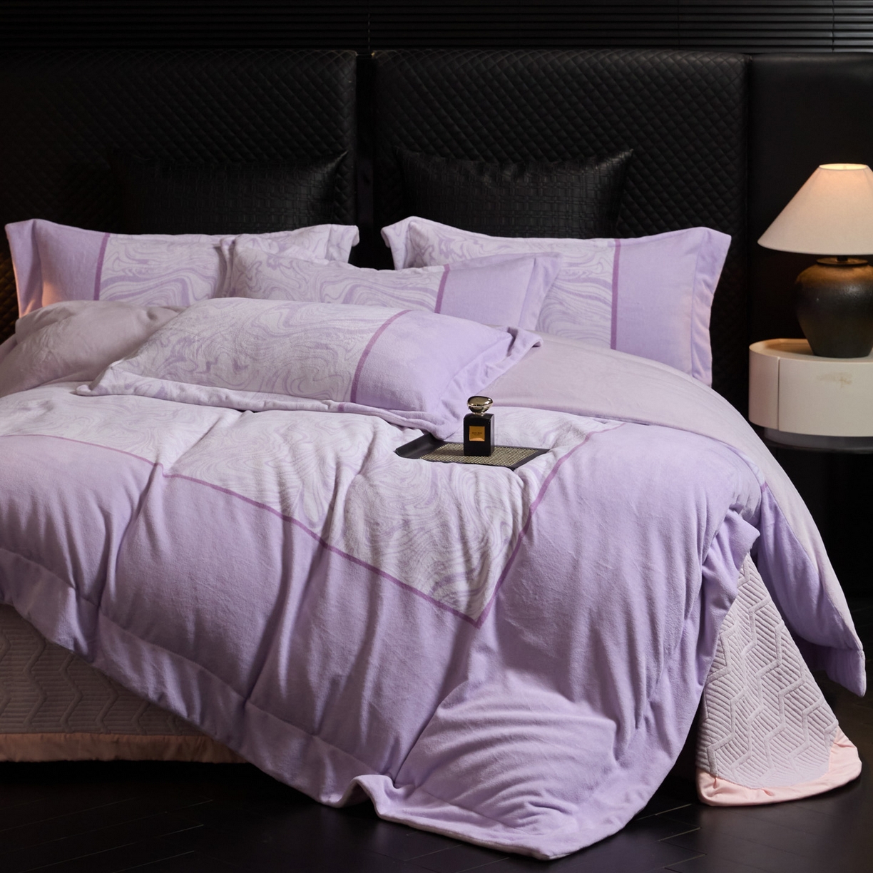 91家纺网 家纺一手货源 找家纺 （总）控价 2025新款 床盖款240克全消光数码印花牛奶绒四件套-云杉