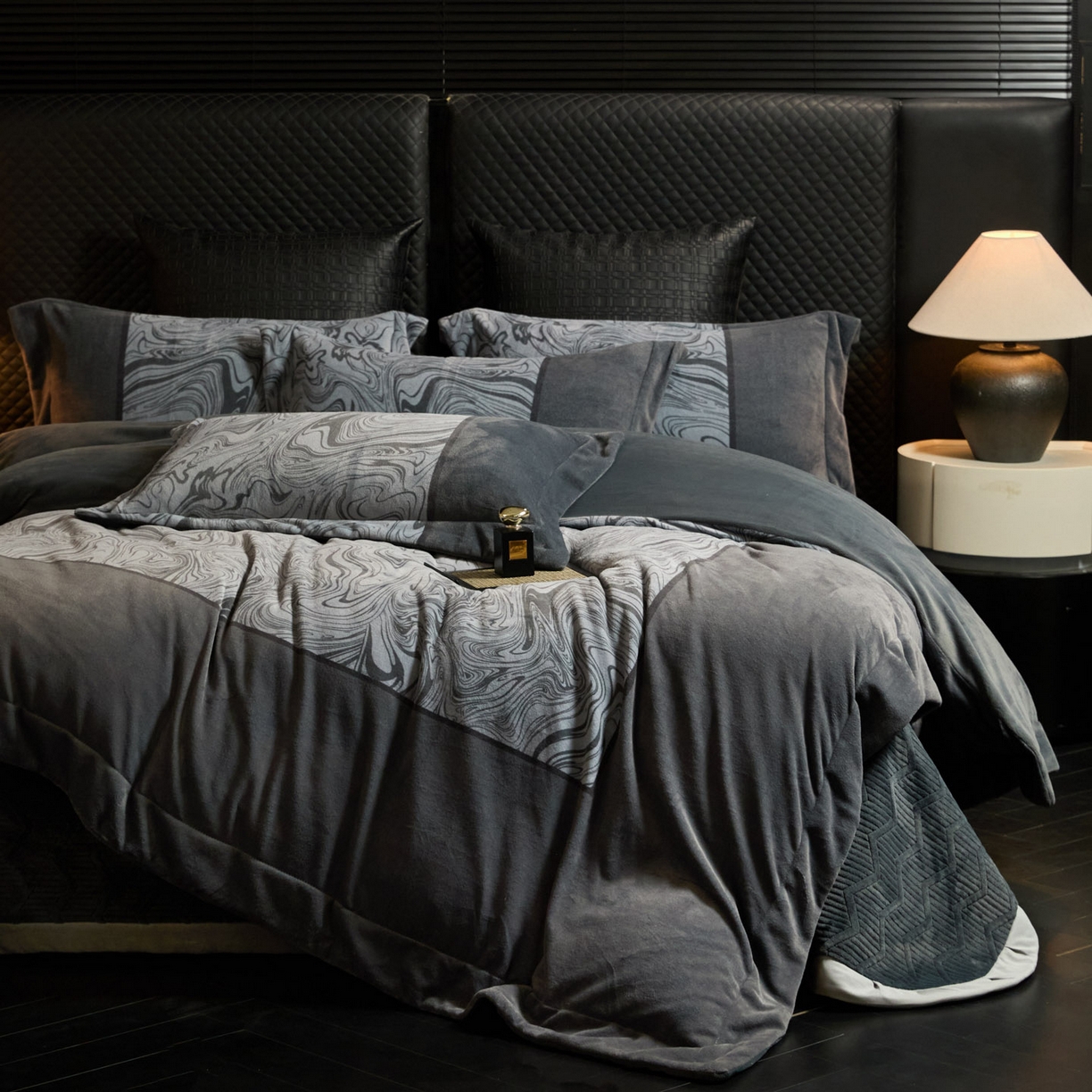 91家纺网 家纺一手货源 找家纺 （总）控价 2025新款 床盖款240克全消光数码印花牛奶绒四件套-云杉