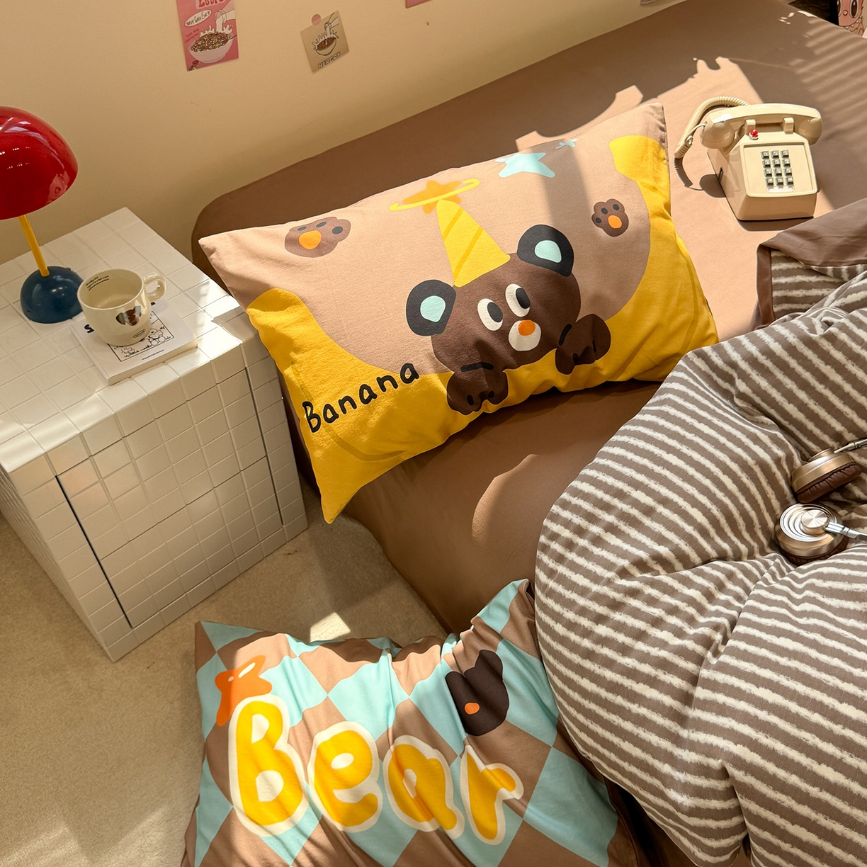 91家纺网 家纺一手货源 找家纺 珺柔家纺 2025新款数码印花枕套全棉磨毛毛巾绣卡通四件套 香蕉熊