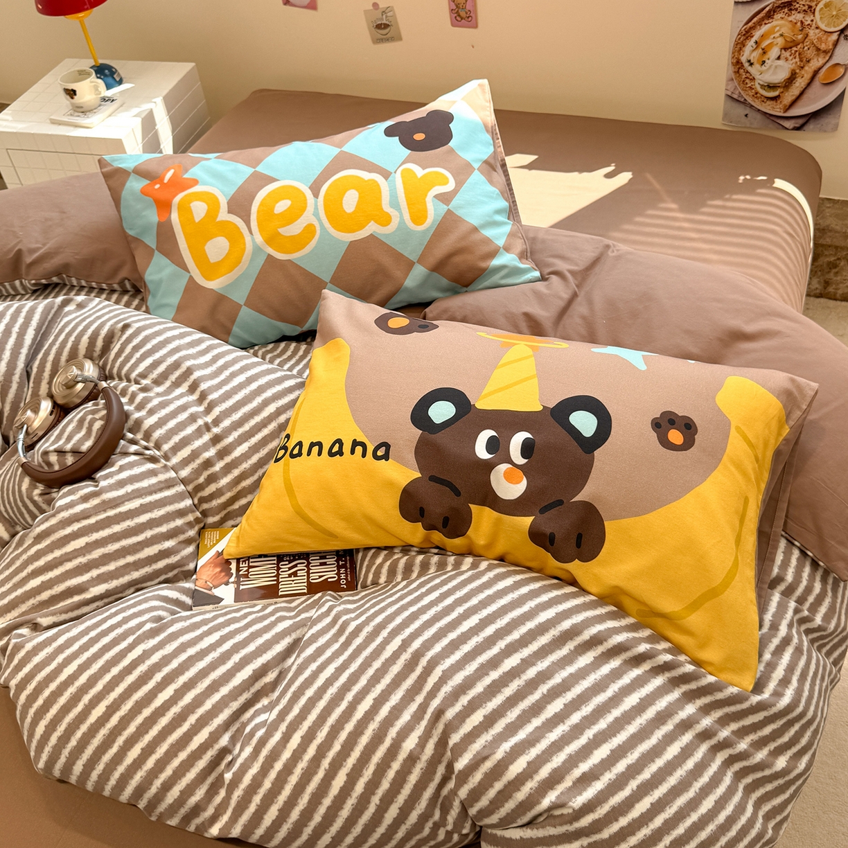 91家纺网 家纺一手货源 找家纺 珺柔家纺 2025新款数码印花枕套全棉磨毛毛巾绣卡通四件套 香蕉熊