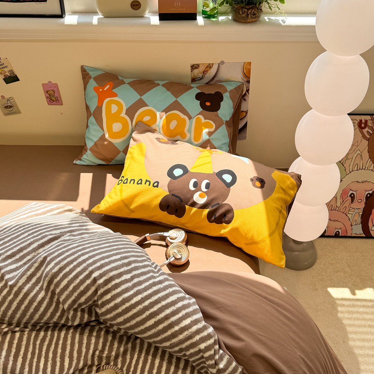 91家纺网 家纺一手货源 找家纺 珺柔家纺 2025新款数码印花枕套全棉磨毛毛巾绣卡通四件套 香蕉熊