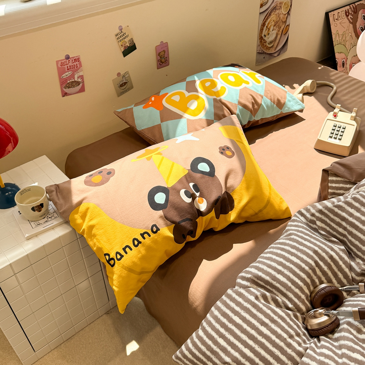 91家纺网 家纺一手货源 找家纺 珺柔家纺 2025新款数码印花枕套全棉磨毛毛巾绣卡通四件套 香蕉熊