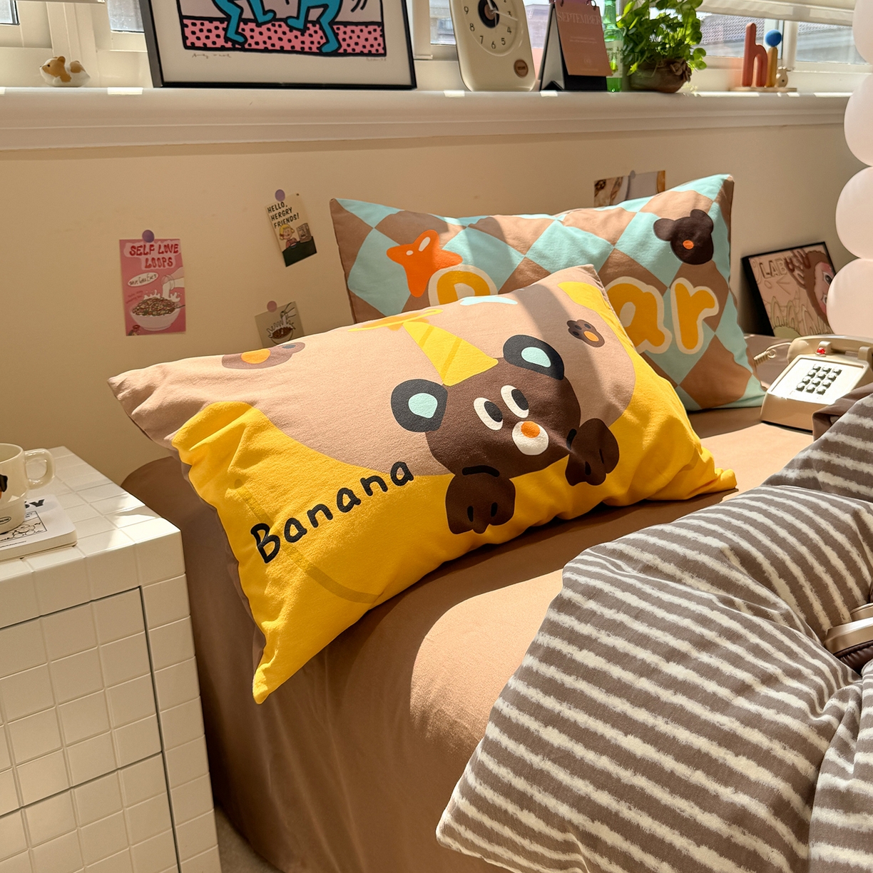 91家纺网 家纺一手货源 找家纺 珺柔家纺 2025新款数码印花枕套全棉磨毛毛巾绣卡通四件套 香蕉熊