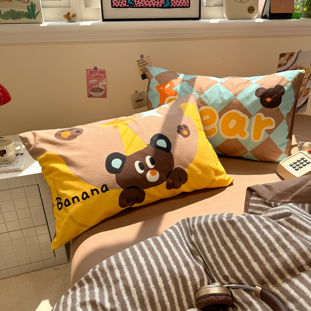 91家纺网 家纺一手货源 找家纺 珺柔家纺 2025新款数码印花枕套全棉磨毛毛巾绣卡通四件套 香蕉熊