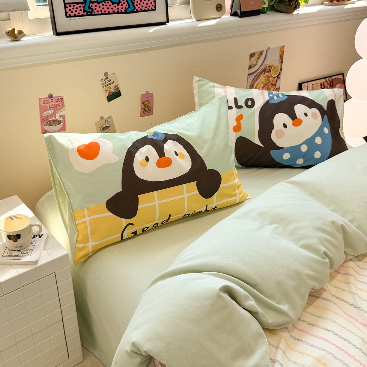 91家纺网 家纺一手货源 找家纺 珺柔家纺 2025新款数码印花枕套全棉磨毛毛巾绣卡通四件套 音乐企鹅