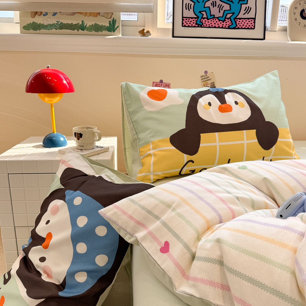 91家纺网 家纺一手货源 找家纺 珺柔家纺 2025新款数码印花枕套全棉磨毛毛巾绣卡通四件套 音乐企鹅