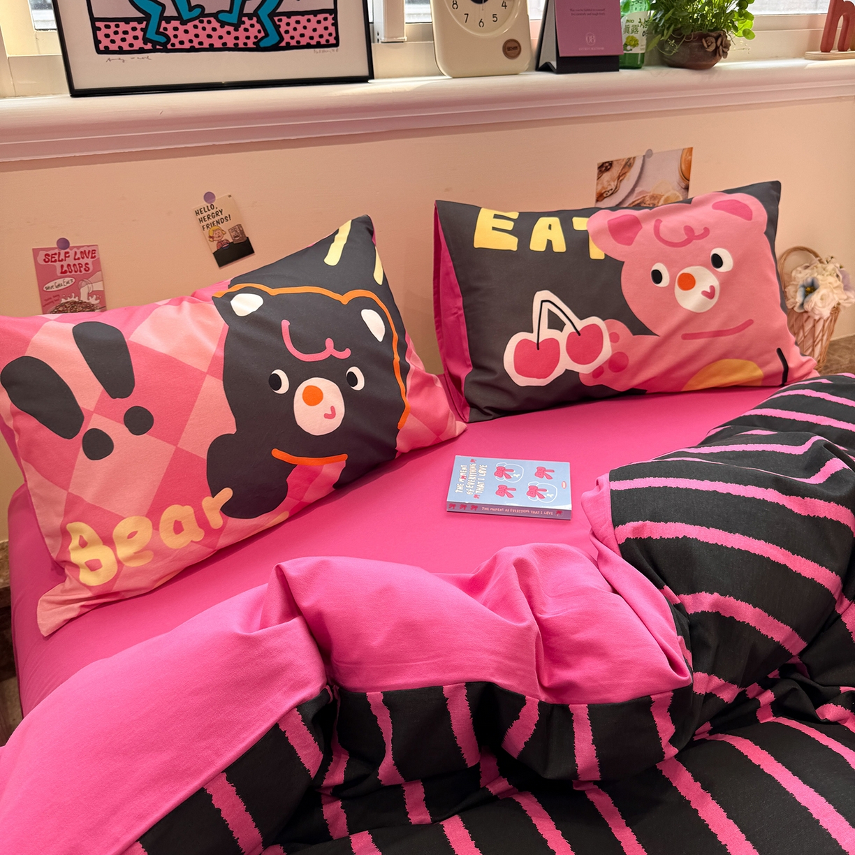 91家纺网 家纺一手货源 找家纺 珺柔家纺 2025新款数码印花枕套全棉磨毛毛巾绣卡通四件套 樱桃小熊