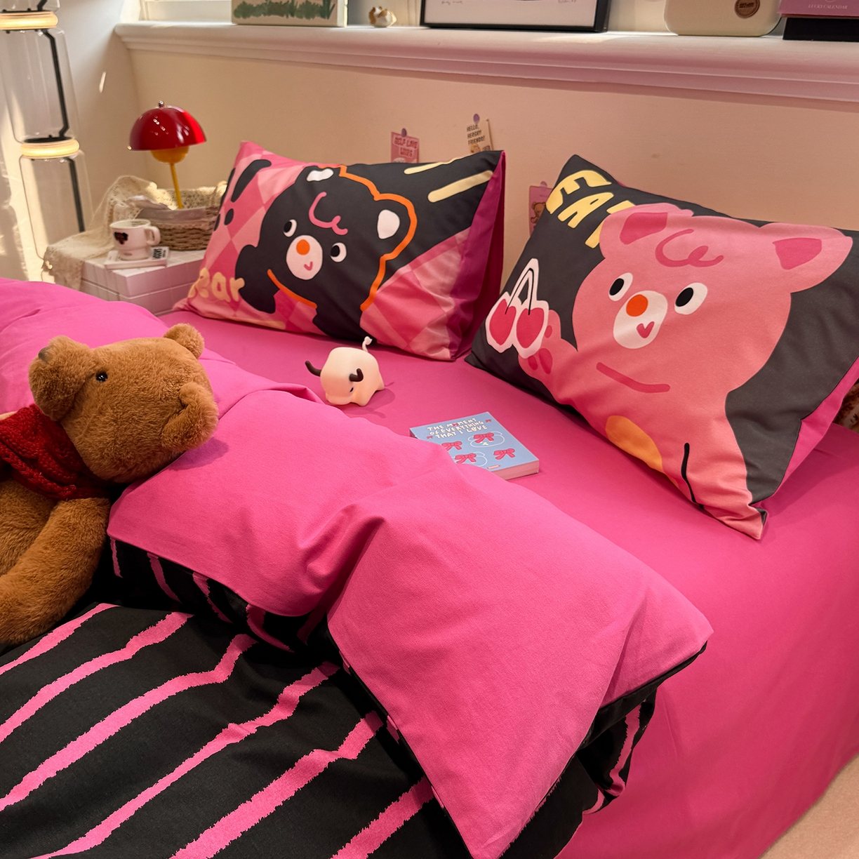 91家纺网 家纺一手货源 找家纺 珺柔家纺 2025新款数码印花枕套全棉磨毛毛巾绣卡通四件套 樱桃小熊