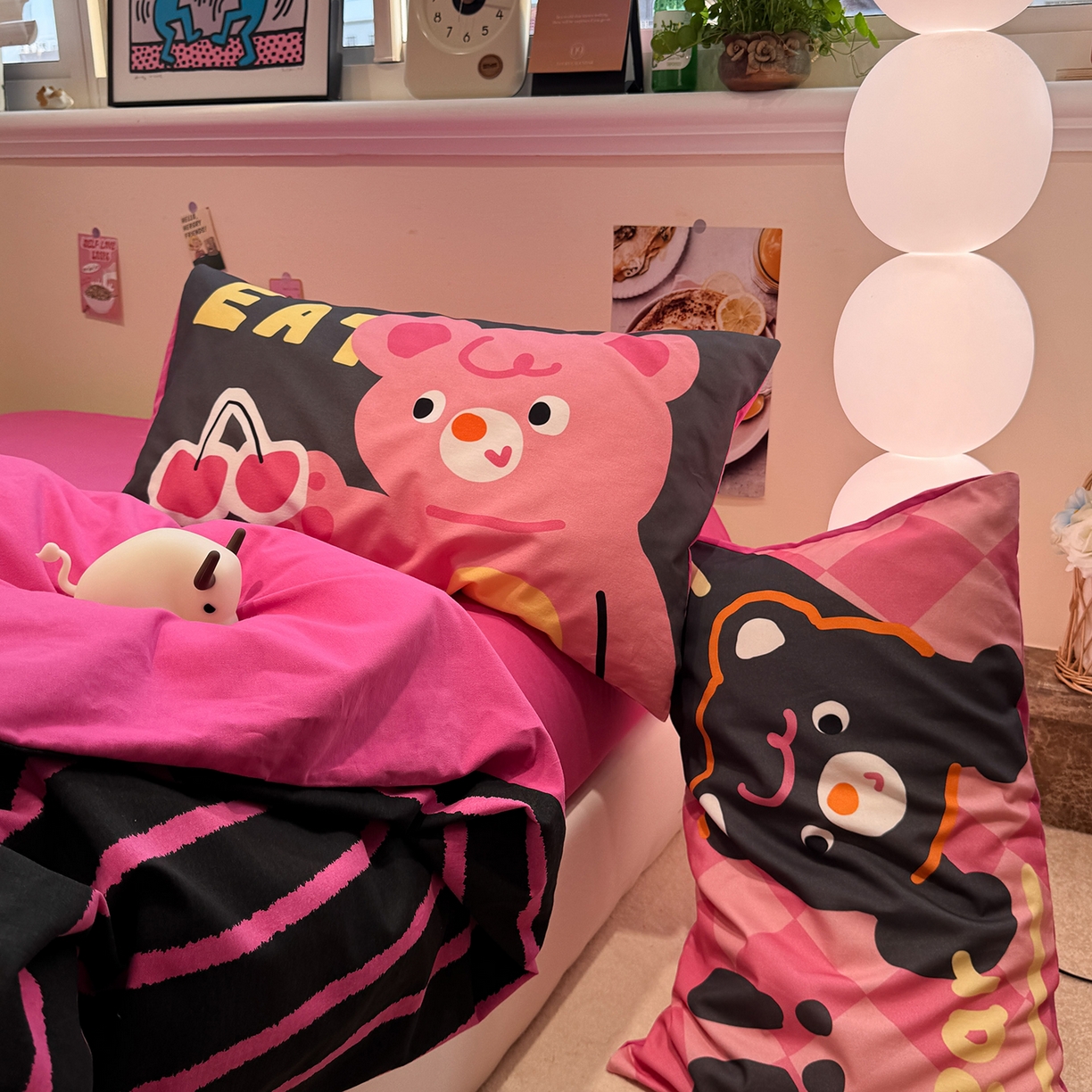 91家纺网 家纺一手货源 找家纺 珺柔家纺 2025新款数码印花枕套全棉磨毛毛巾绣卡通四件套 樱桃小熊