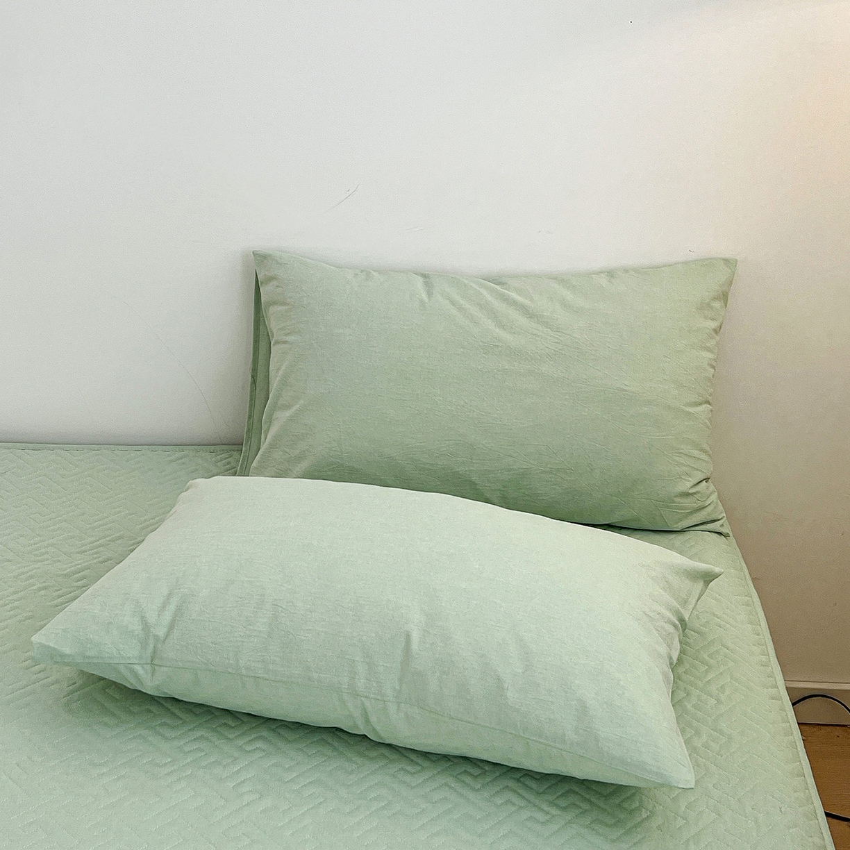 91家纺网 家纺一手货源 找家纺 梦洋家纺 2025新款全棉色织水洗棉夹棉床笠 青草绿