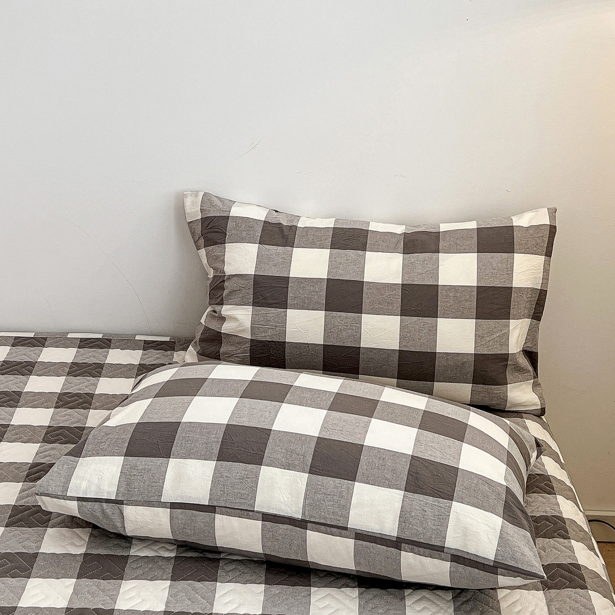 91家纺网 家纺一手货源 找家纺 梦洋家纺 2025新款全棉色织水洗棉夹棉床笠 兰大格