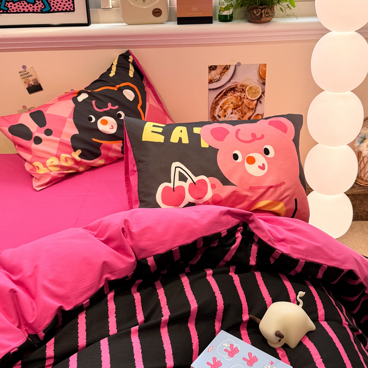 91家纺网 家纺一手货源 找家纺 珺柔家纺 2025新款数码印花枕套全棉磨毛毛巾绣卡通四件套 樱桃小熊