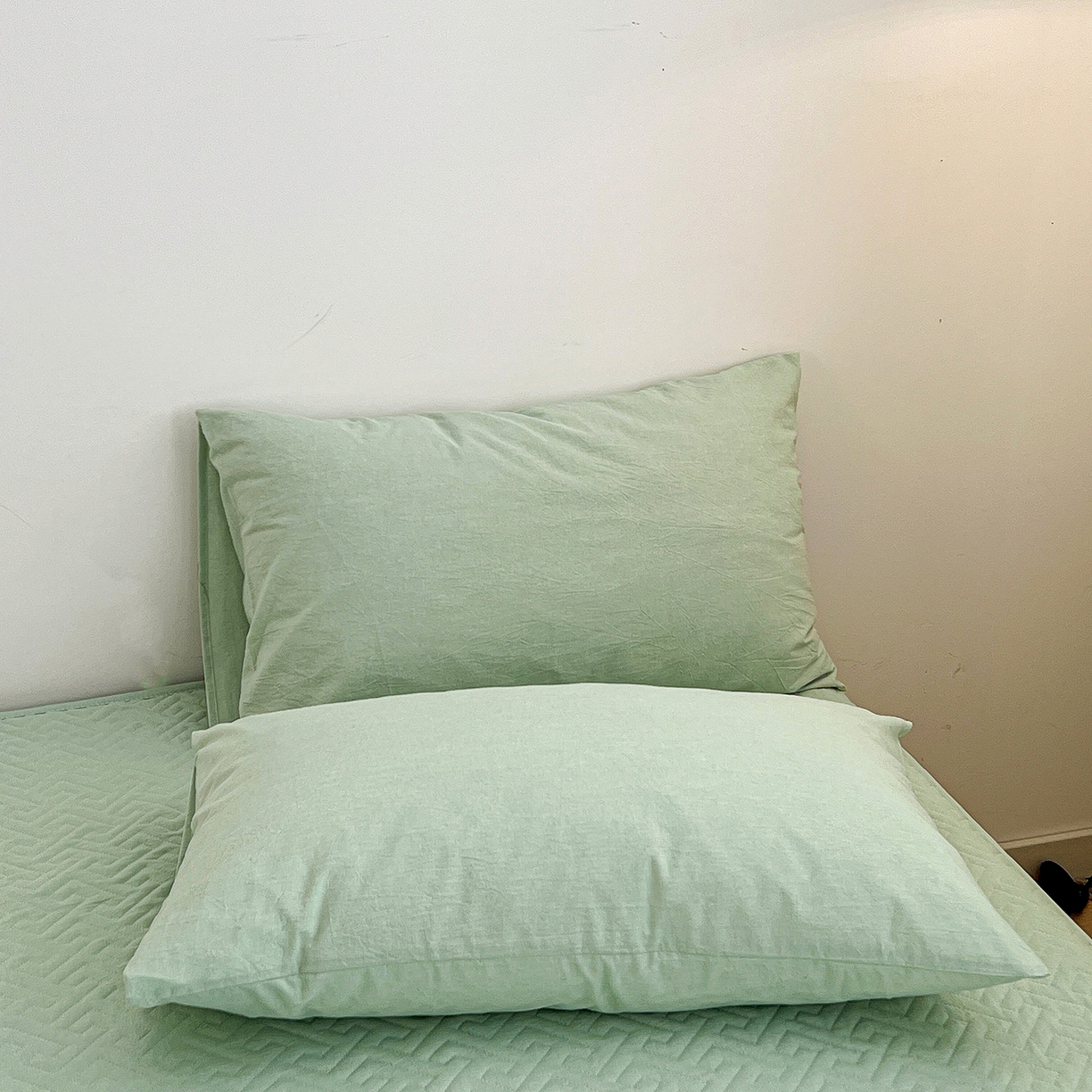 91家纺网 家纺一手货源 找家纺 梦洋家纺 2025新款全棉色织水洗棉夹棉床笠 青草绿