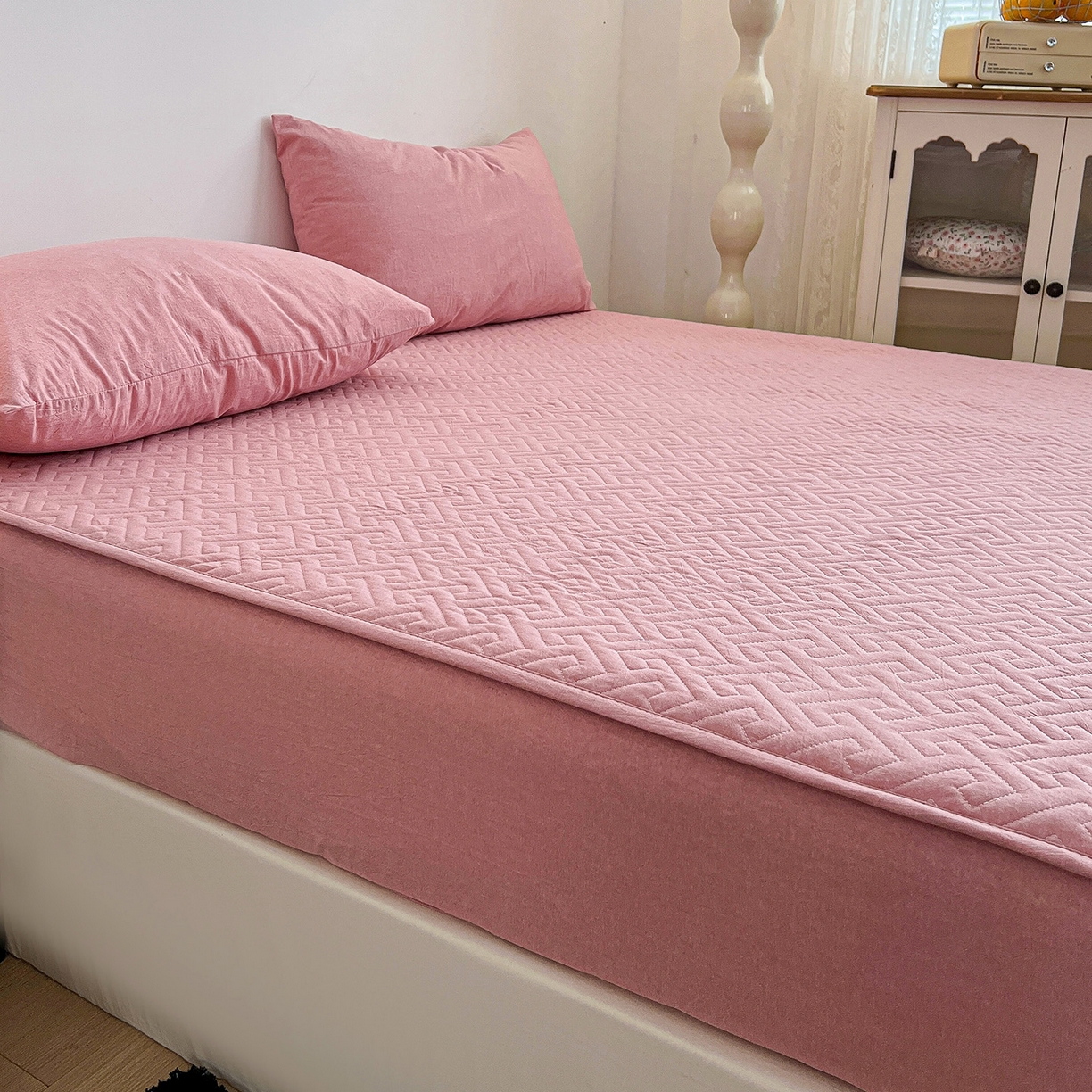 91家纺网 家纺一手货源 找家纺 梦洋家纺 2025新款全棉色织水洗棉夹棉床笠 灰中格