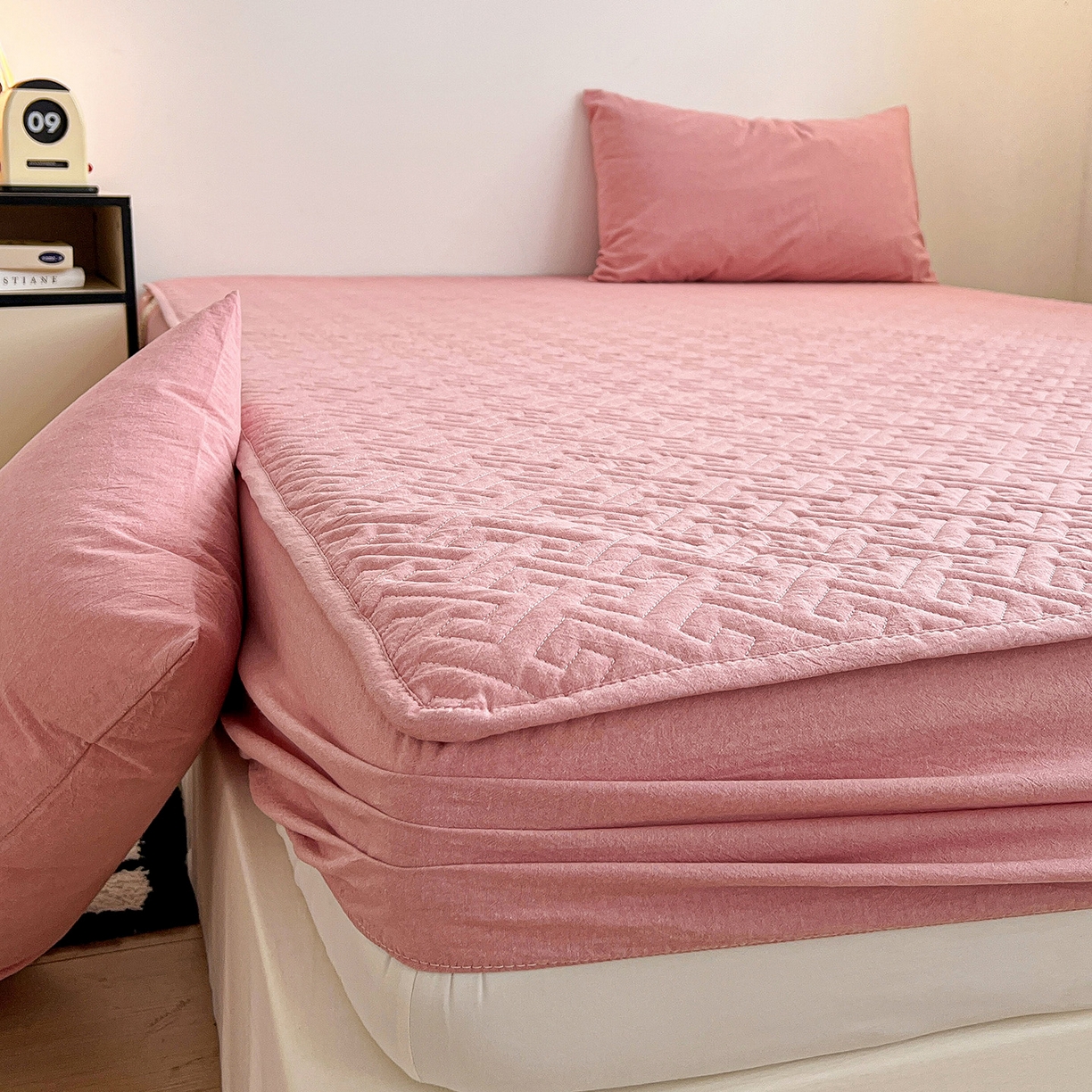 91家纺网 家纺一手货源 找家纺 梦洋家纺 2025新款全棉色织水洗棉夹棉床笠 灰中格