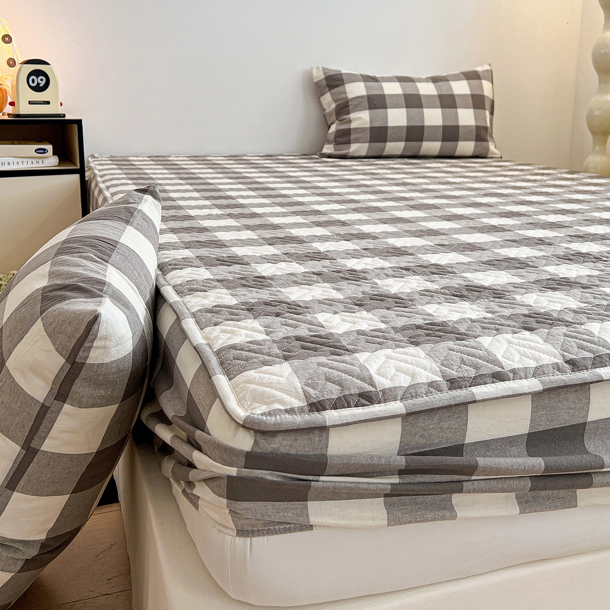 91家纺网 家纺一手货源 找家纺 梦洋家纺 2025新款全棉色织水洗棉夹棉床笠 兰大格