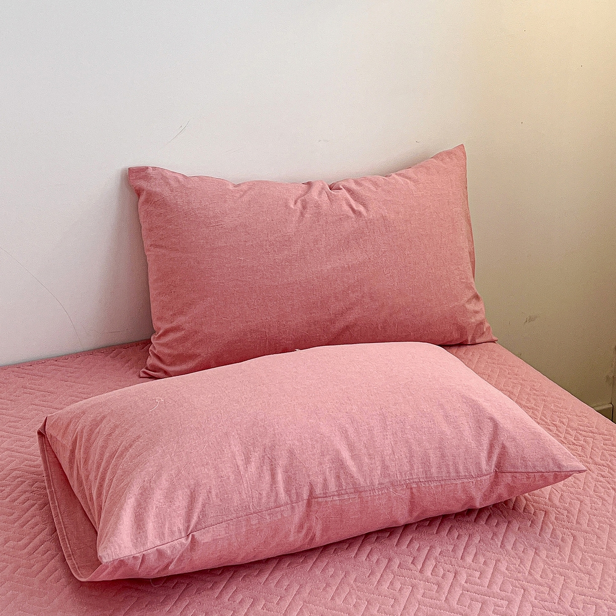 91家纺网 家纺一手货源 找家纺 梦洋家纺 2025新款全棉色织水洗棉夹棉床笠 灰中格