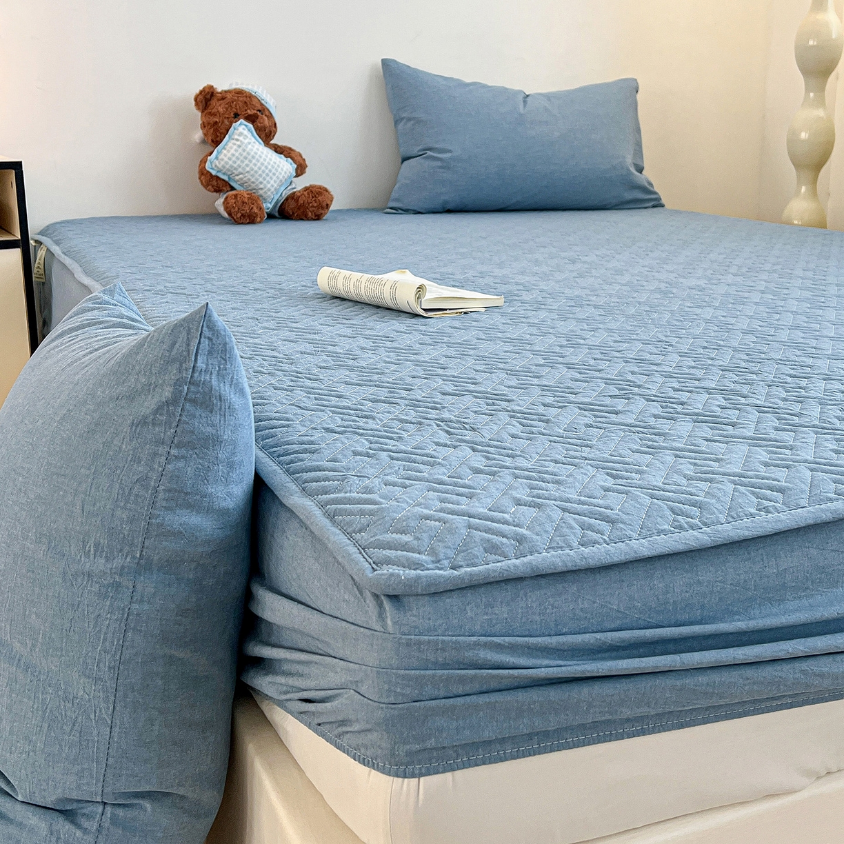 91家纺网 家纺一手货源 找家纺 梦洋家纺 2025新款全棉色织水洗棉夹棉床笠 兰色