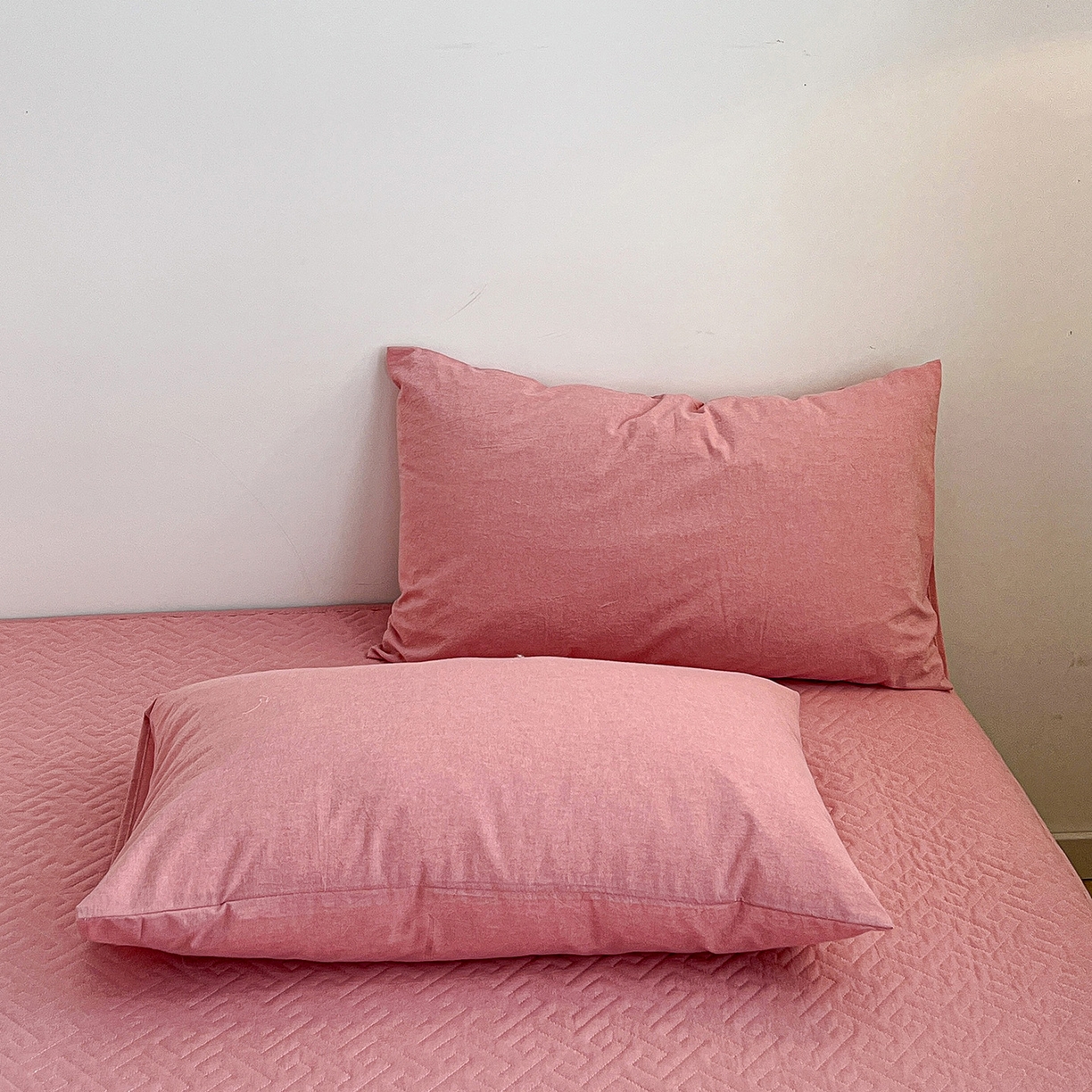 91家纺网 家纺一手货源 找家纺 梦洋家纺 2025新款全棉色织水洗棉夹棉床笠 灰中格