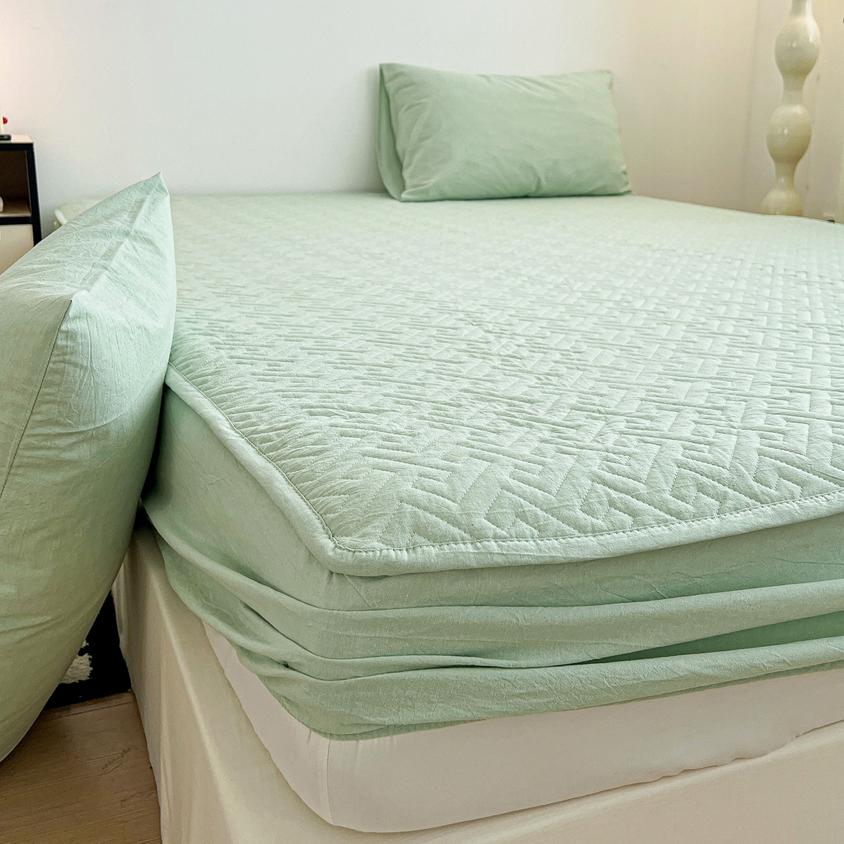 91家纺网 家纺一手货源 找家纺 梦洋家纺 2025新款全棉色织水洗棉夹棉床笠 青草绿