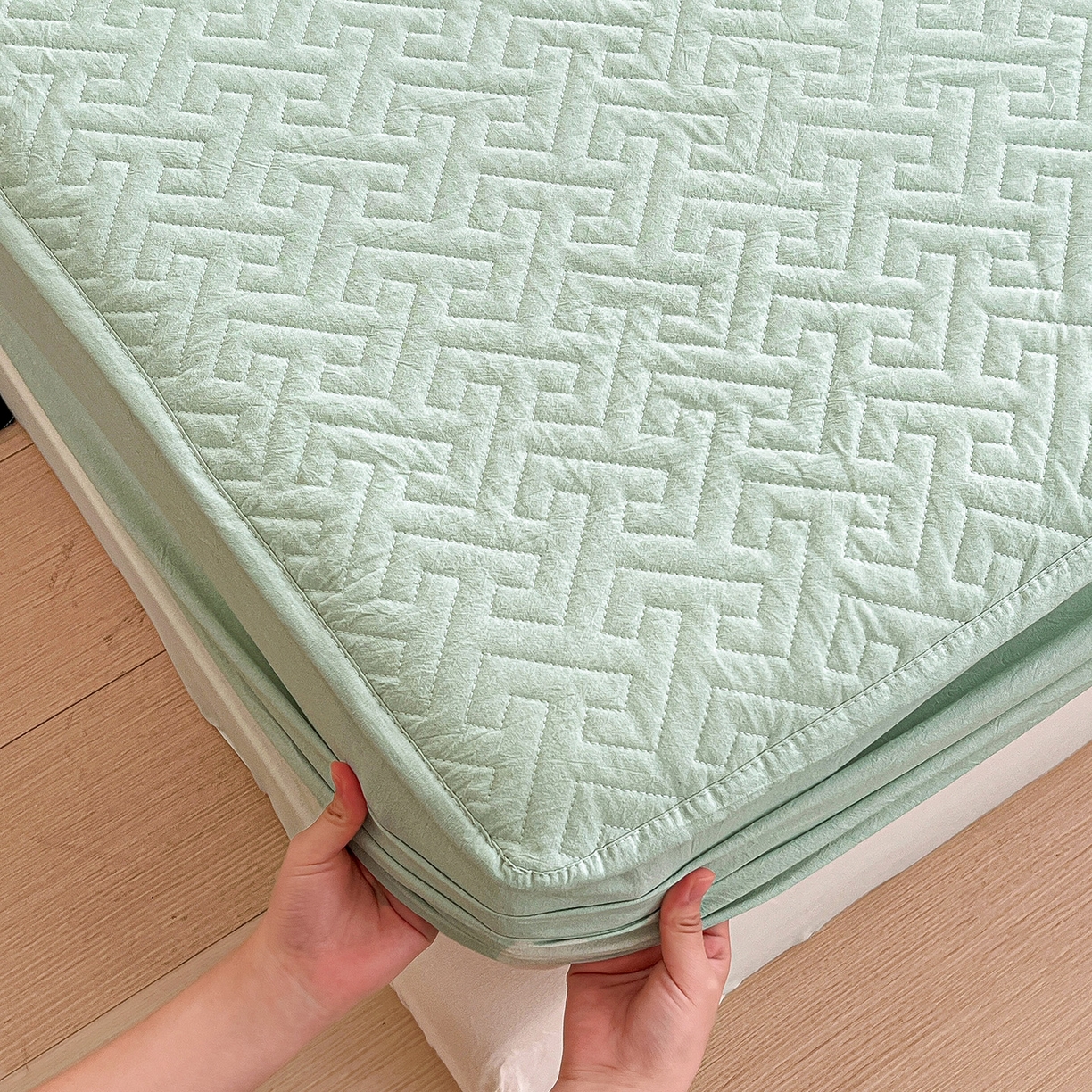 91家纺网 家纺一手货源 找家纺 梦洋家纺 2025新款全棉色织水洗棉夹棉床笠 青草绿