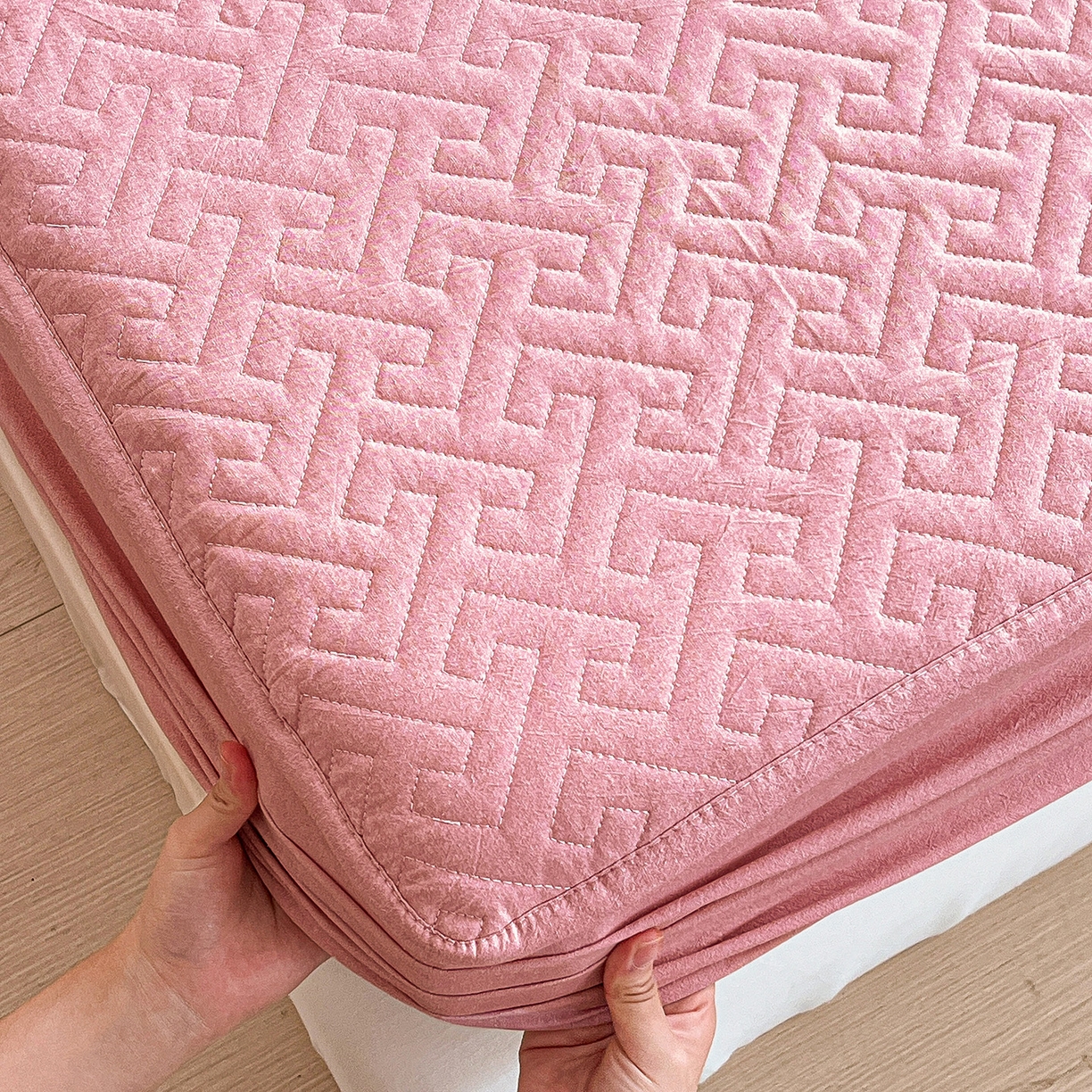 91家纺网 家纺一手货源 找家纺 梦洋家纺 2025新款全棉色织水洗棉夹棉床笠 灰中格