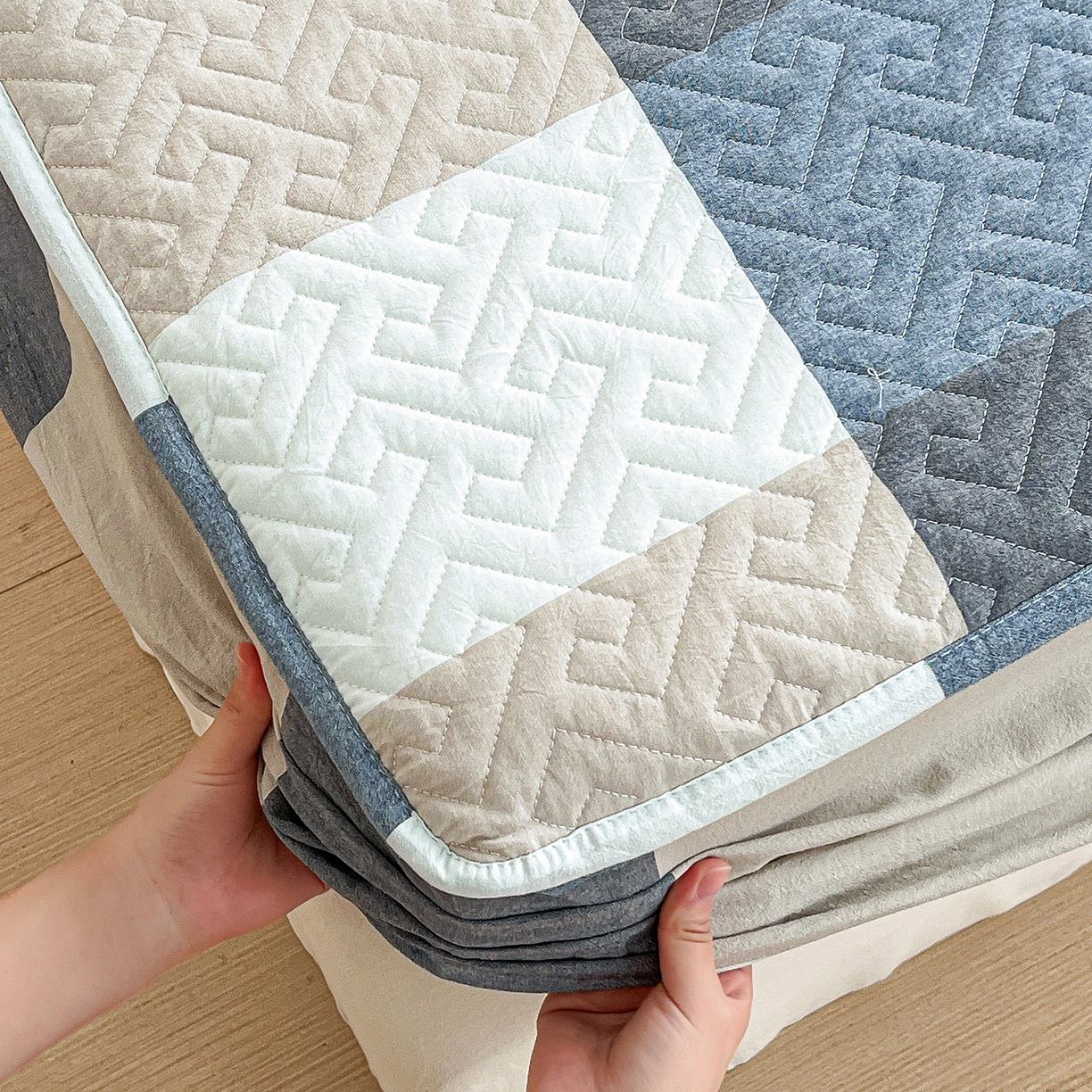 91家纺网 家纺一手货源 找家纺 梦洋家纺 2025新款全棉色织水洗棉夹棉床笠 卡色