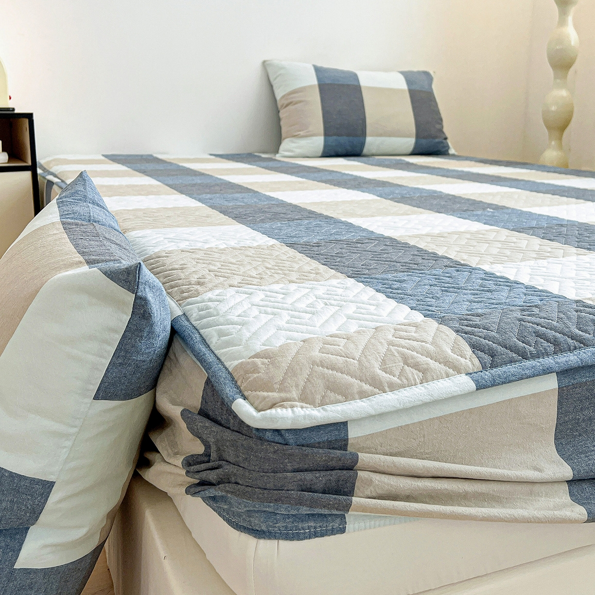 91家纺网 家纺一手货源 找家纺 梦洋家纺 2025新款全棉色织水洗棉夹棉床笠 卡色