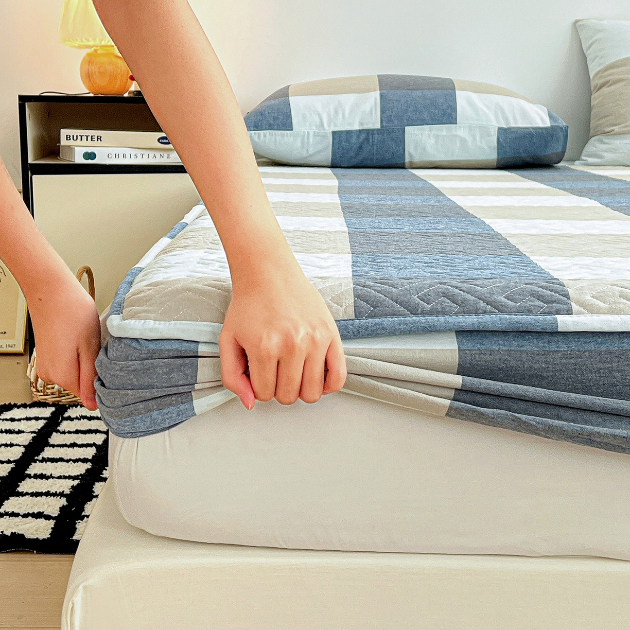 91家纺网 家纺一手货源 找家纺 梦洋家纺 2025新款全棉色织水洗棉夹棉床笠 卡色