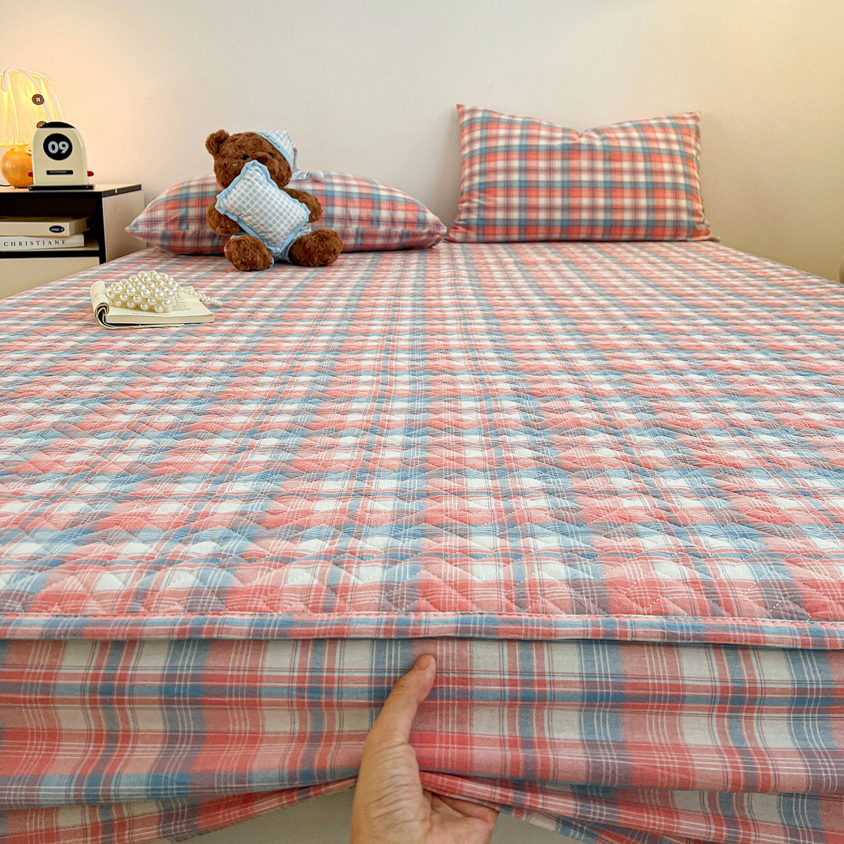 91家纺网 家纺一手货源 找家纺 梦洋家纺 2025新款全棉色织水洗棉夹棉床笠 炫彩格