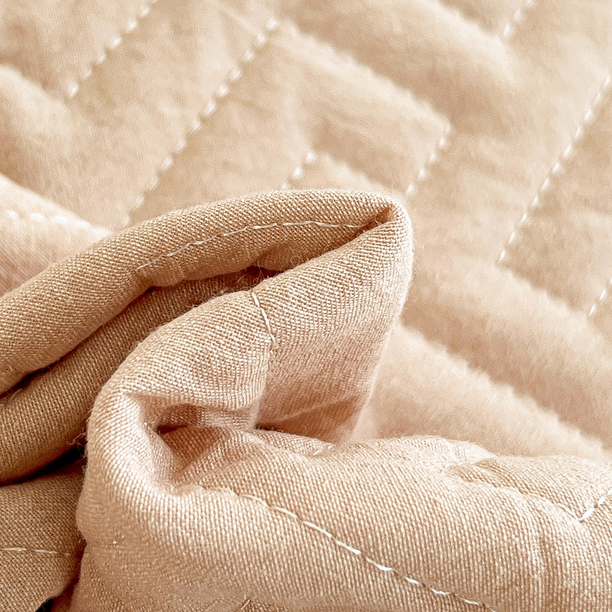 91家纺网 家纺一手货源 找家纺 梦洋家纺 2025新款全棉色织水洗棉夹棉床笠 简兮兰