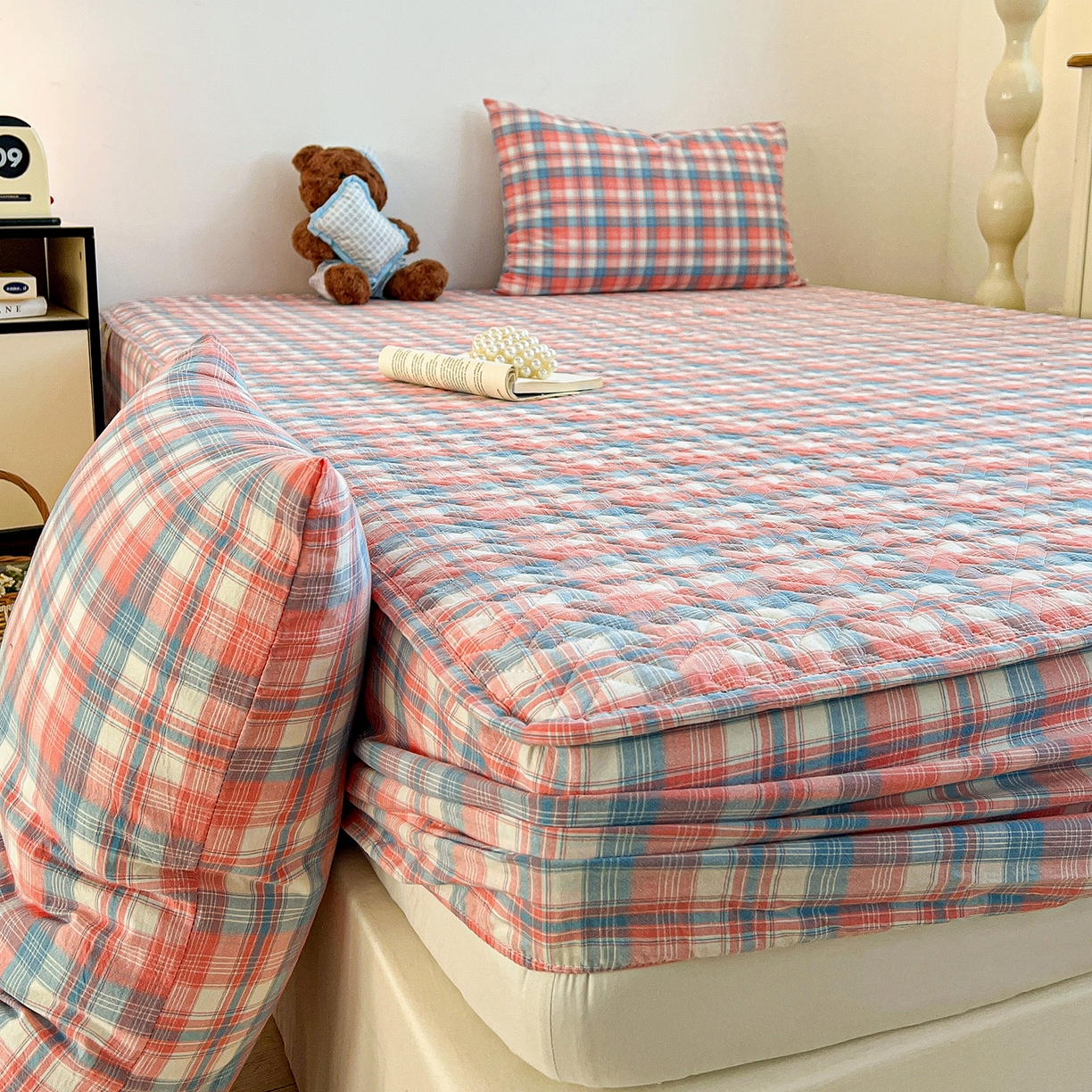 91家纺网 家纺一手货源 找家纺 梦洋家纺 2025新款全棉色织水洗棉夹棉床笠 炫彩格