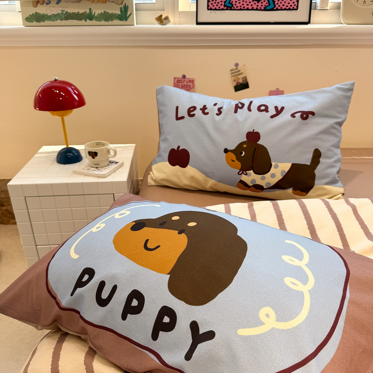 91家纺网 家纺一手货源 找家纺 珺柔家纺 2025新款数码印花枕套全棉磨毛毛巾绣卡通四件套 puppy狗