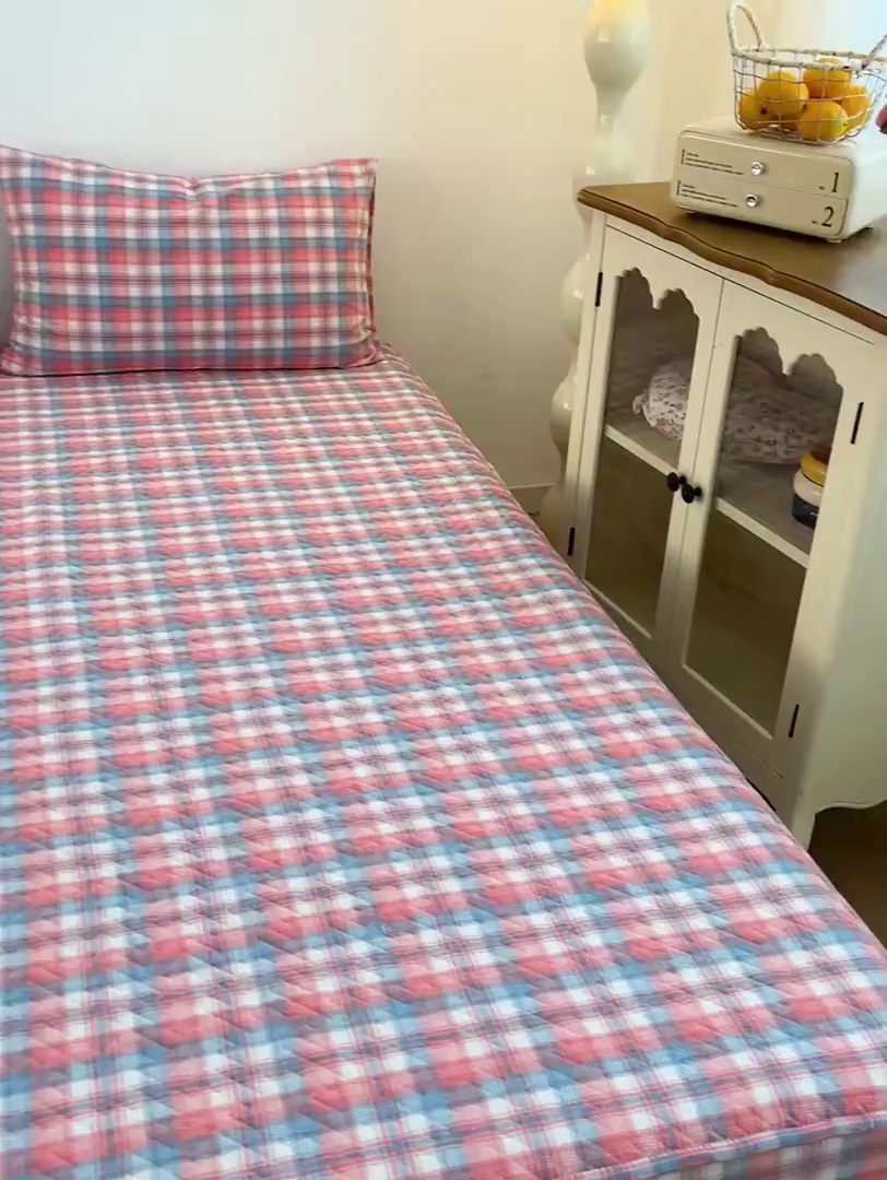 91家纺网 家纺一手货源 找家纺 梦洋家纺 2025新款全棉色织水洗棉夹棉床笠 炫彩格