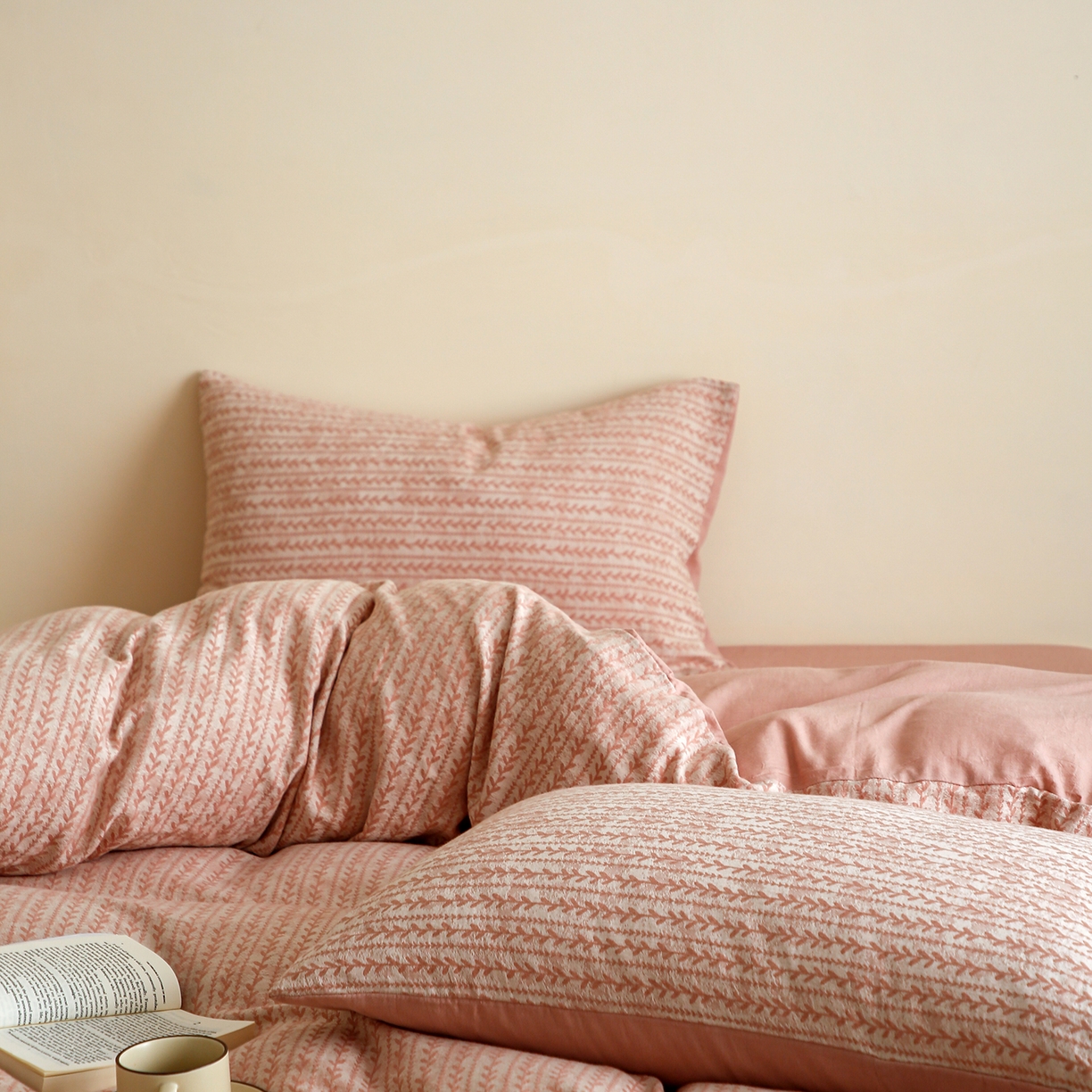 91家纺网 家纺一手货源 找家纺 梵克保罗 2025秋冬新款全棉色织大提花四件套 安迪-奶油粉