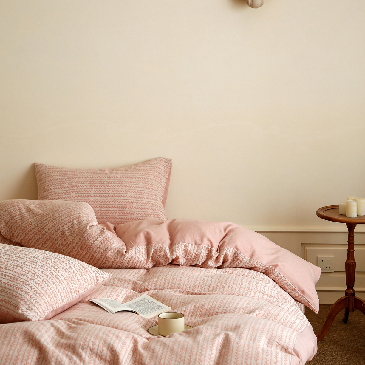 91家纺网 家纺一手货源 找家纺 梵克保罗 2025秋冬新款全棉色织大提花四件套 安迪-奶油粉