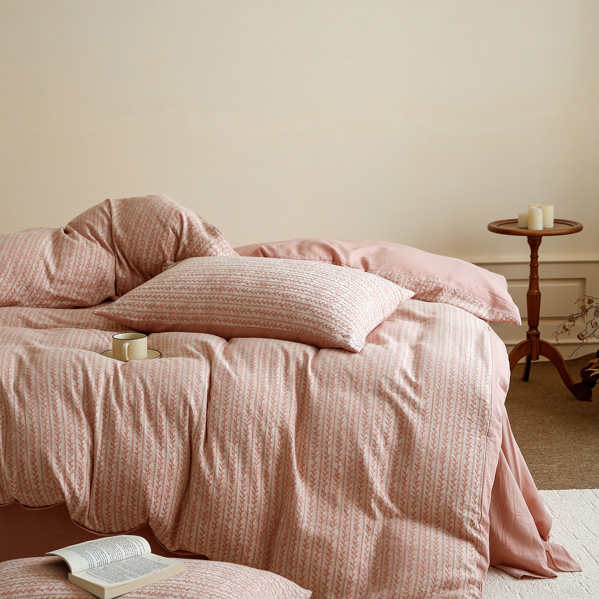 91家纺网 家纺一手货源 找家纺 梵克保罗 2025秋冬新款全棉色织大提花四件套 安迪-奶油粉