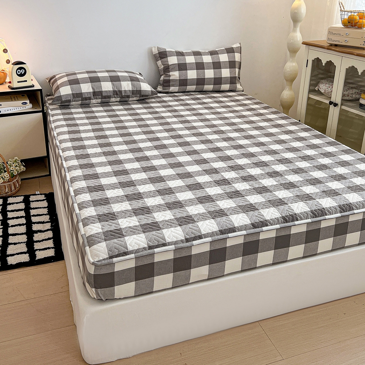 91家纺网 家纺一手货源 找家纺 梦洋家纺 2025新款全棉色织水洗棉夹棉床笠 兰大格