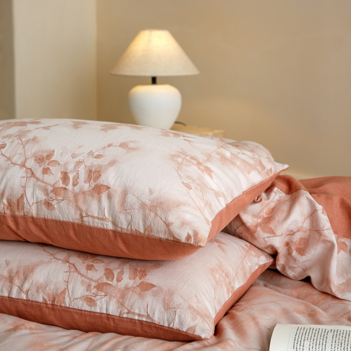 91家纺网 家纺一手货源 找家纺 梵克保罗 2025秋冬新款全棉色织大提花四件套 流金岁月-西柚红