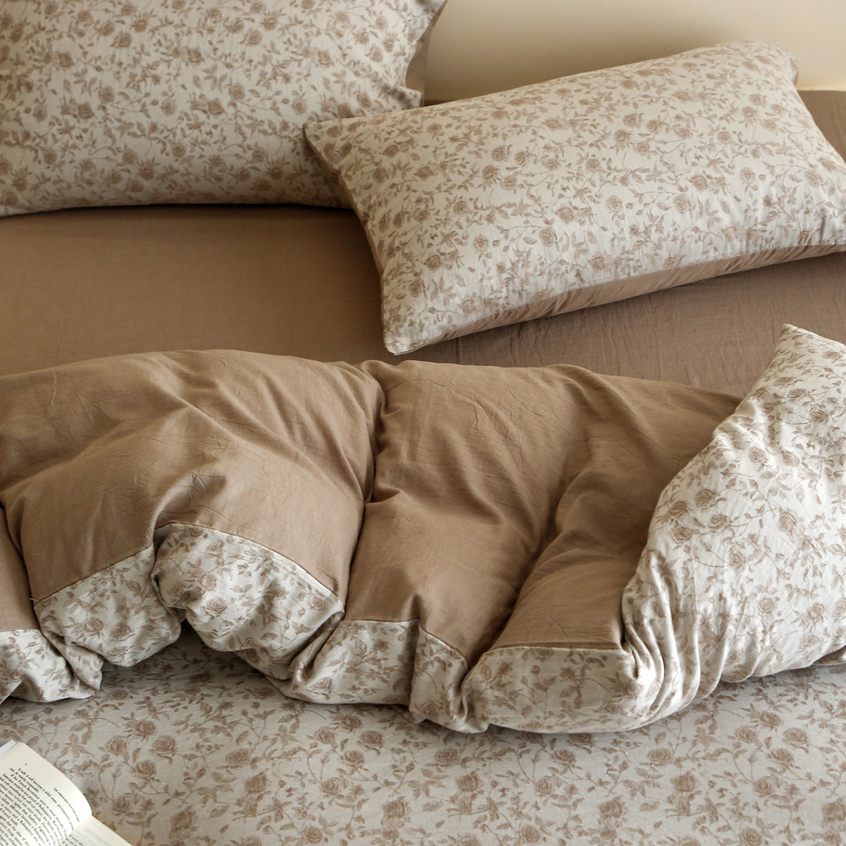 91家纺网 家纺一手货源 找家纺 梵克保罗 2025秋冬新款全棉色织大提花四件套 苏黎玫瑰-浅驼