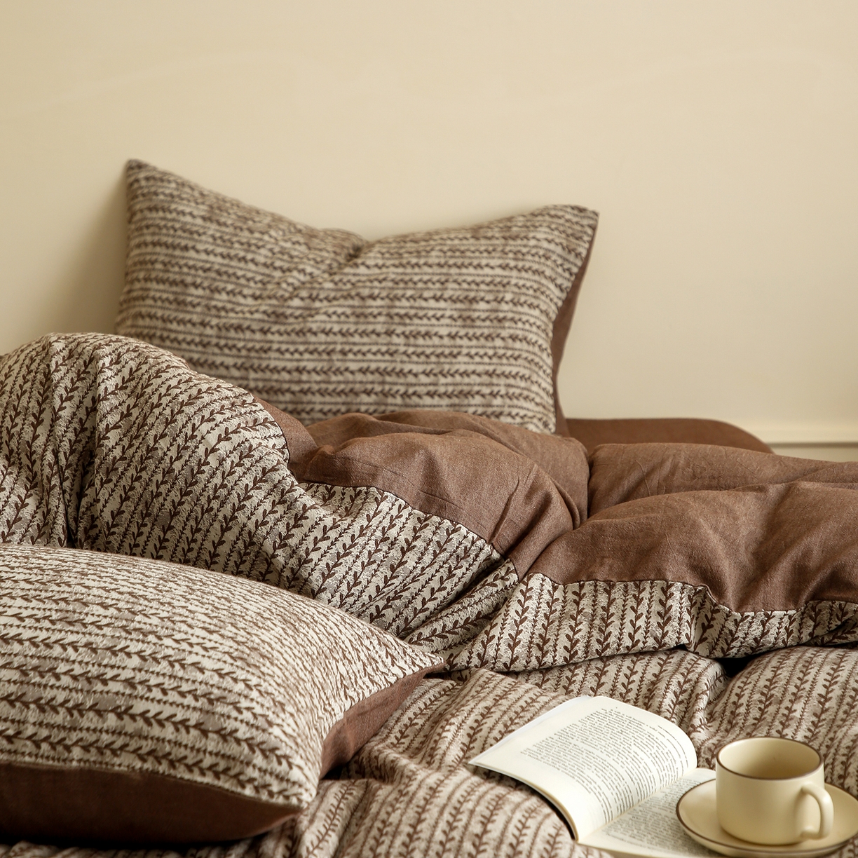 91家纺网 家纺一手货源 找家纺 梵克保罗 2025秋冬新款全棉色织大提花四件套 安迪-深咖