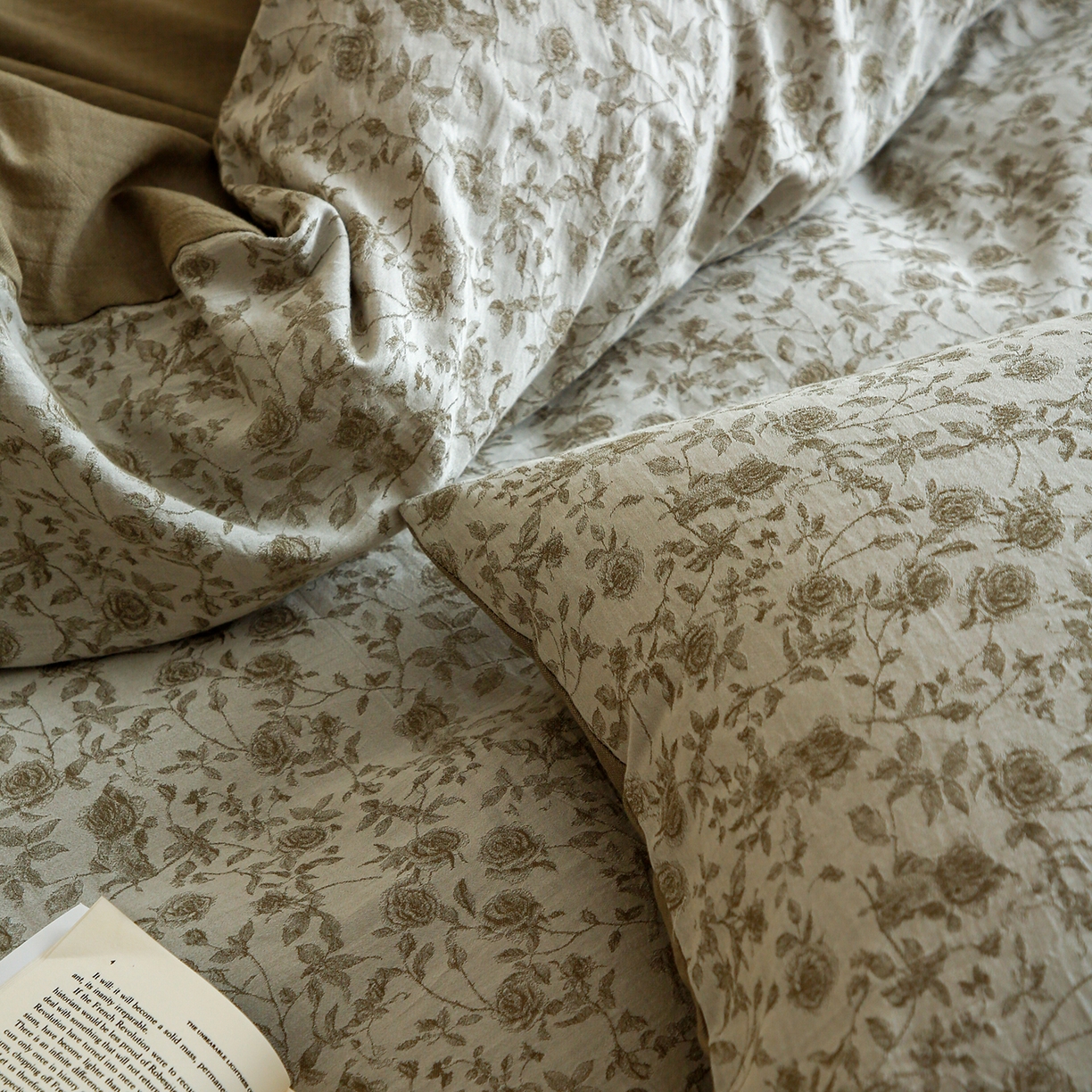 91家纺网 家纺一手货源 找家纺 梵克保罗 2025秋冬新款全棉色织大提花四件套 苏黎玫瑰-青果绿