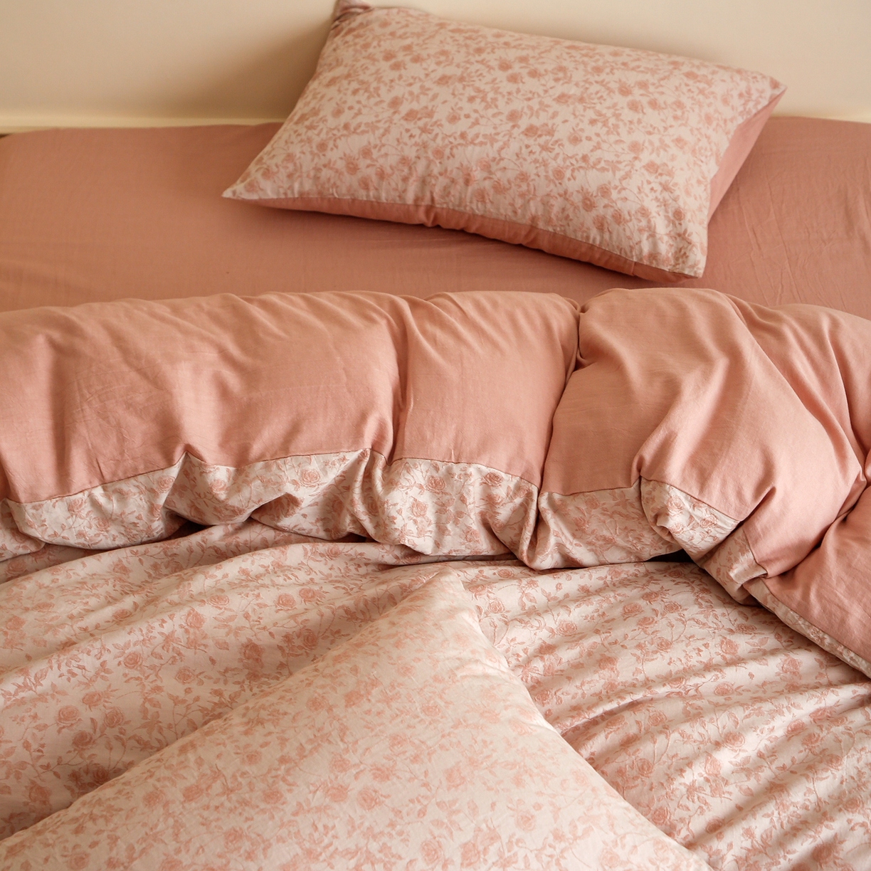 91家纺网 家纺一手货源 找家纺 梵克保罗 2025秋冬新款全棉色织大提花四件套 苏黎玫瑰-粉