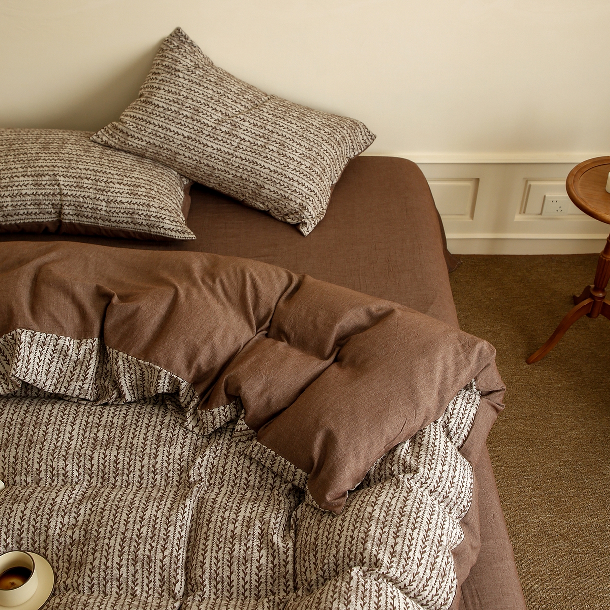 91家纺网 家纺一手货源 找家纺 梵克保罗 2025秋冬新款全棉色织大提花四件套 安迪-深咖