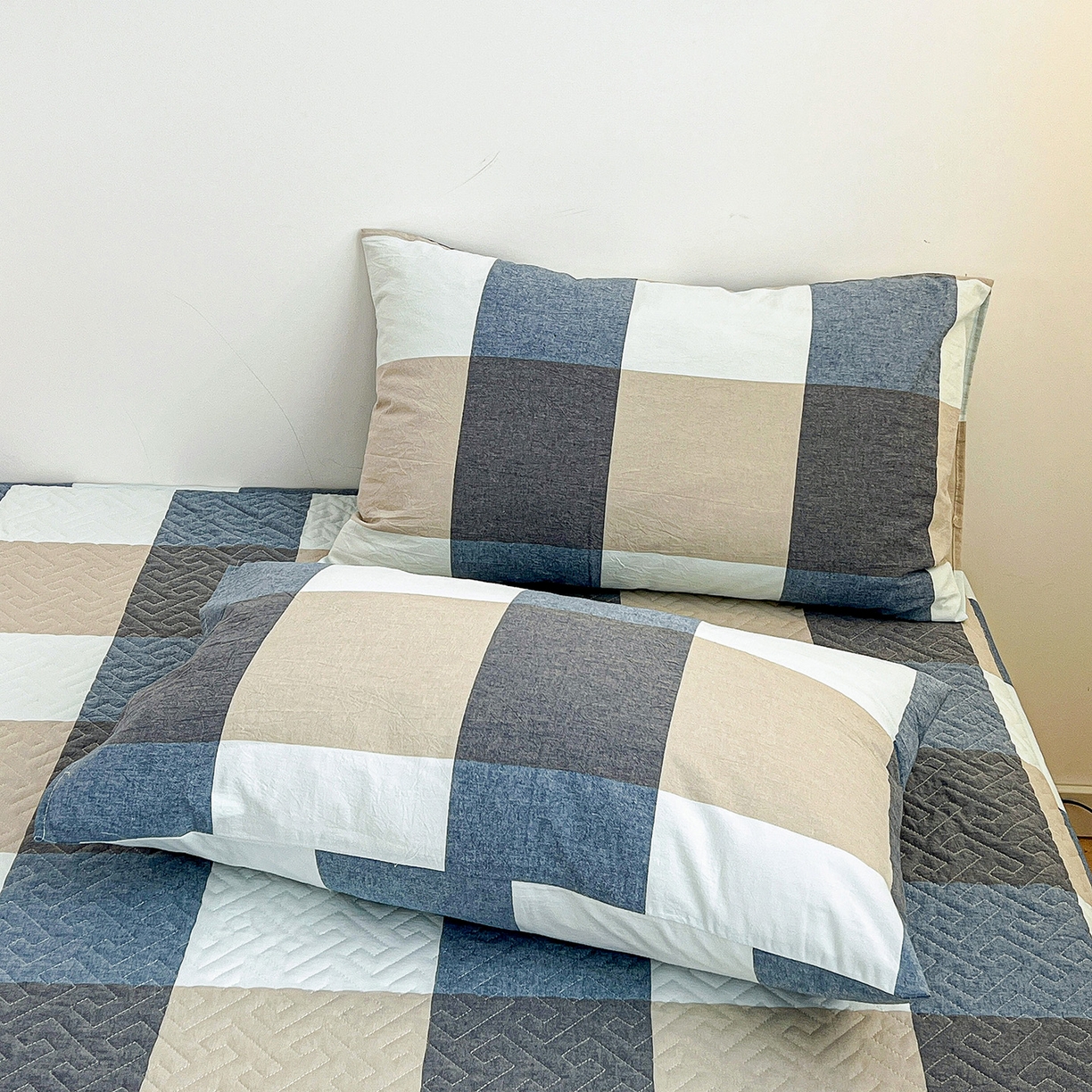 91家纺网 家纺一手货源 找家纺 梦洋家纺 2025新款全棉色织水洗棉夹棉床笠 卡色