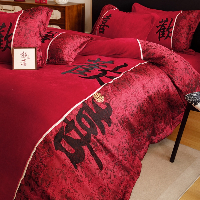 91家纺网 家纺一手货源 找家纺 苏源家居 2025新款牛奶绒加厚新款婚庆喜庆刺绣大红四件套 绒 欢喜-黑色