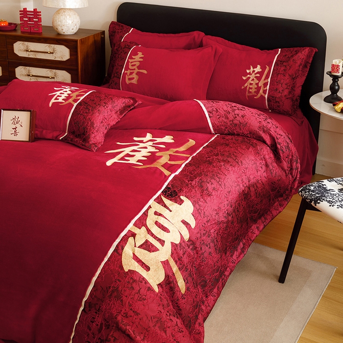 91家纺网 家纺一手货源 找家纺 苏源家居 2025新款牛奶绒加厚新款婚庆喜庆刺绣大红四件套 绒 欢喜-金色